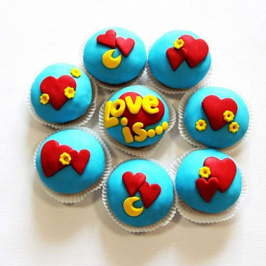 Капкейки "Love is..." купить - салават.сладкоежкин.рф